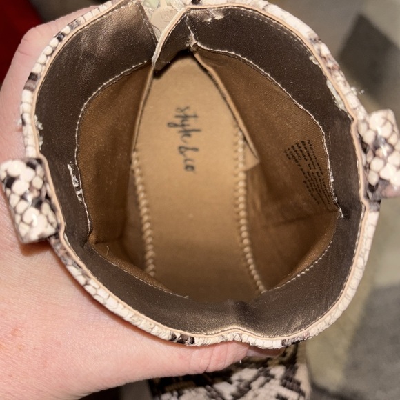 Snake print Western style booties Women's Sz 7 Style & Co White black grey - Picture 5 of 9